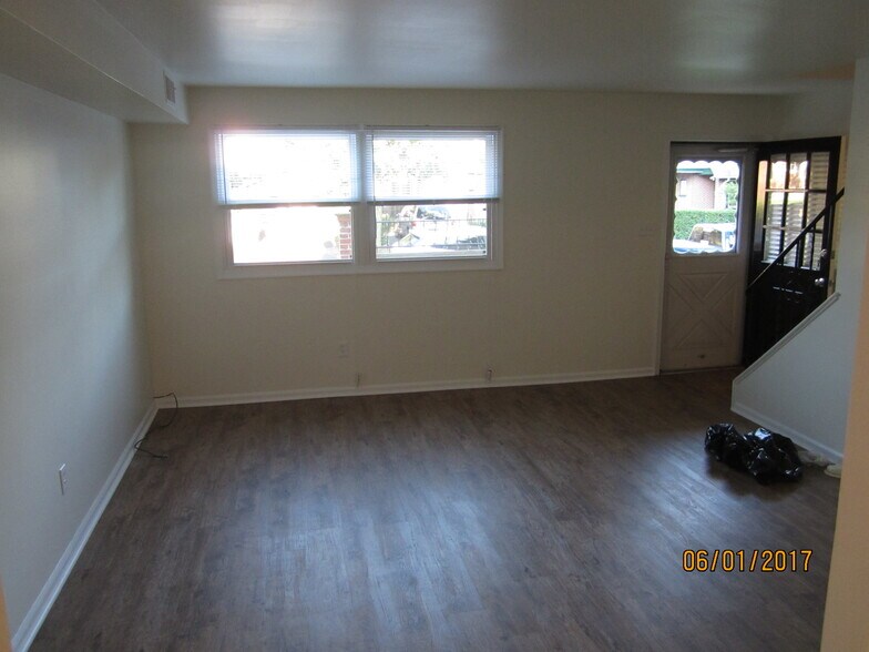 Building Photo - 310 S Olive St