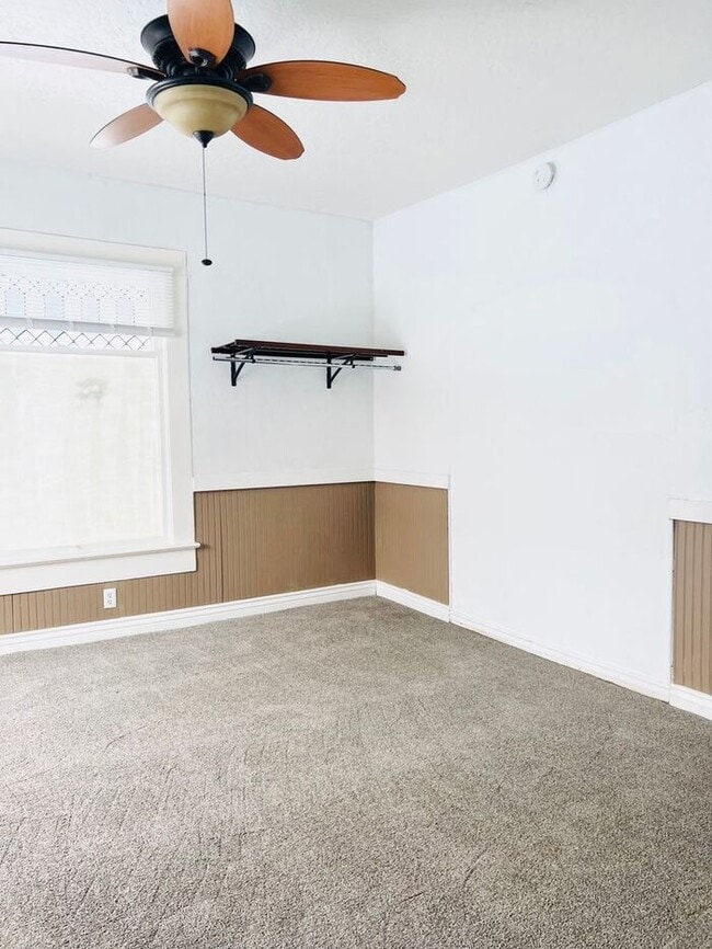 Building Photo - 4 bedroom, 2 Bath Duplex with 1 car detached garage Close to Downtown Greeley, CO