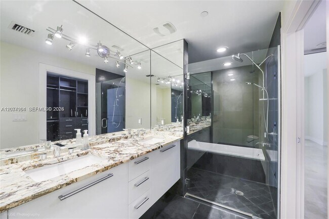 Building Photo - 900 Biscayne Blvd