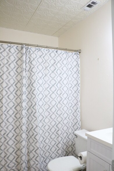 Building Photo - 7102 Moat Cove