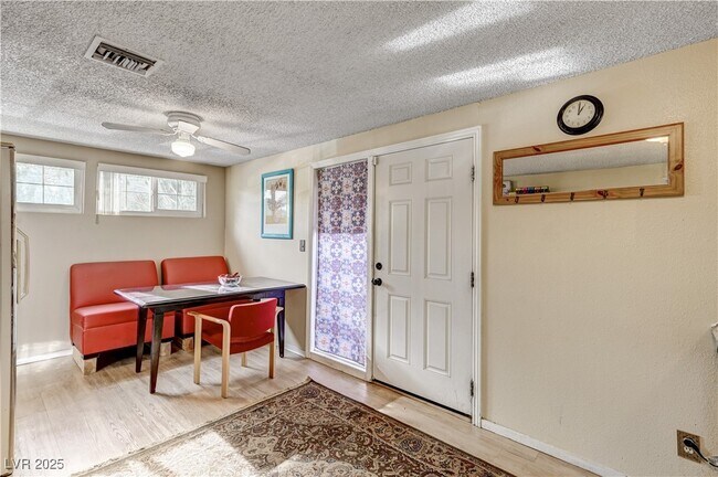 Building Photo - 1914 Ottawa Dr