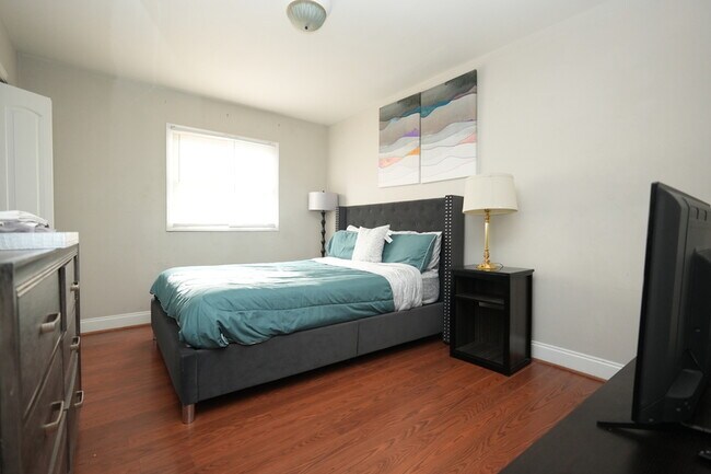 Building Photo - 1207 Green Oaks Ln