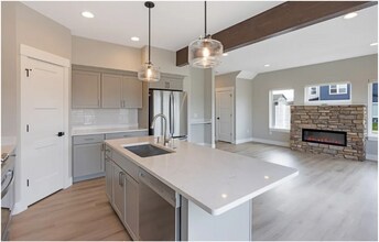 Building Photo - Brand New Townhome