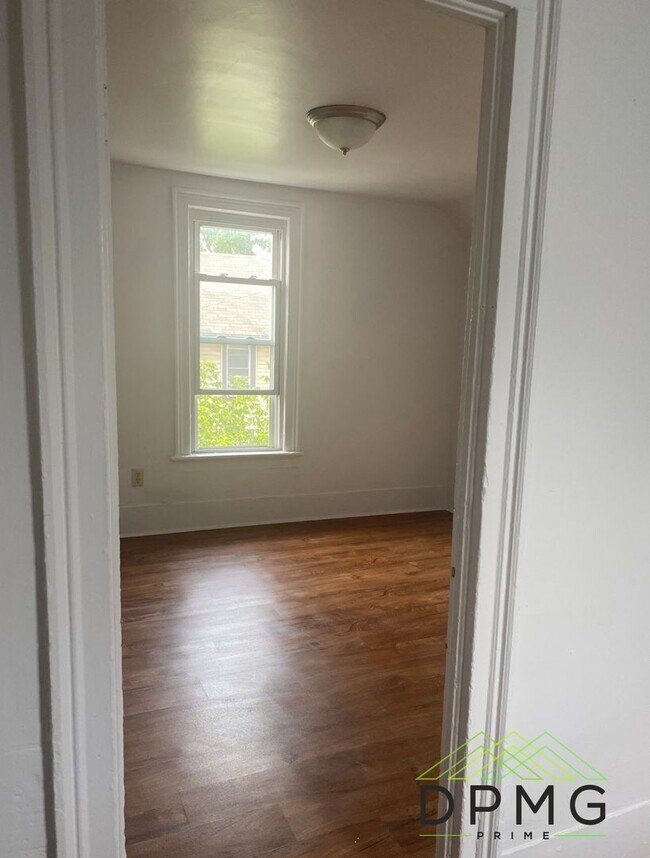Building Photo - 128 S Hosmer St