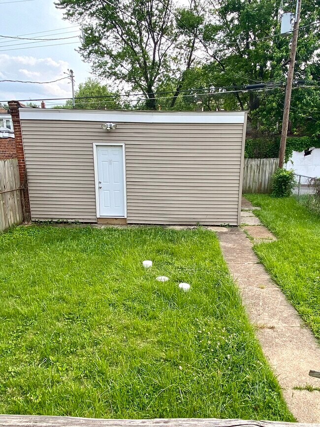 Building Photo - 750 Dover Pl