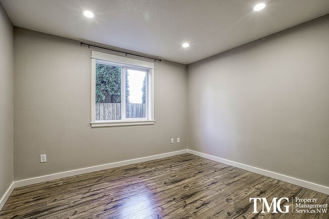 Building Photo - Stylish One-Level Living in East Vancouver!