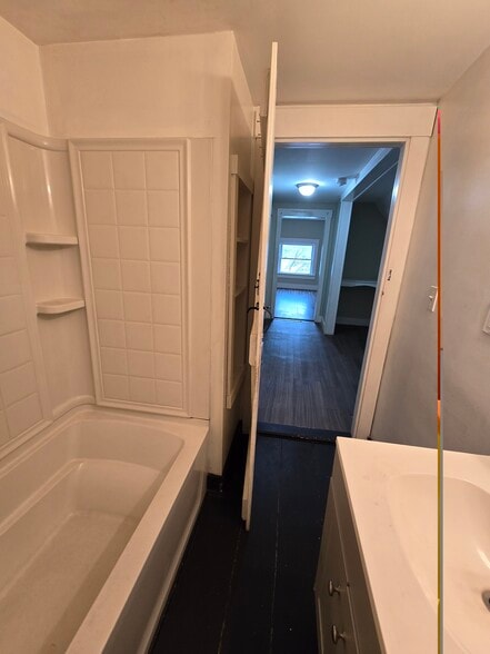 Building Photo - 6 Dixon St