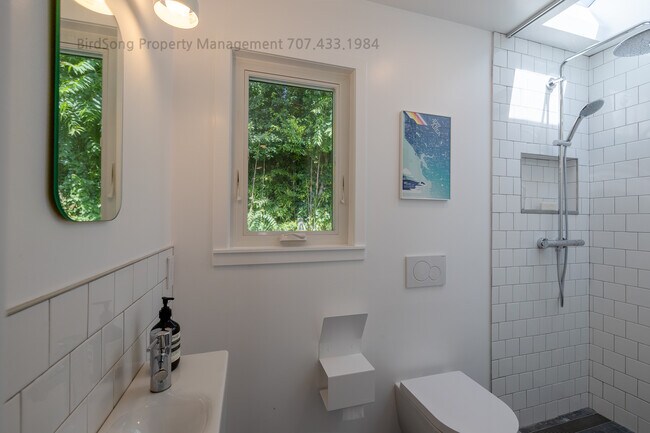 Building Photo - 13846 Village Ave