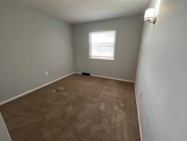 Building Photo - 1851-1853 Lake Club Dr