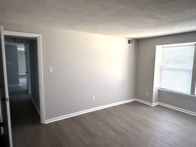 Building Photo - University Area Condo, 2 bd, 2bth