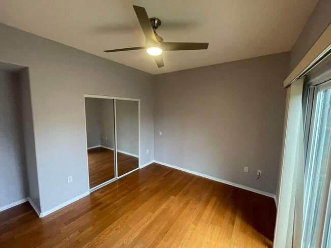 Building Photo - Spacious 3-bedroom, 3-bath townhome in the...