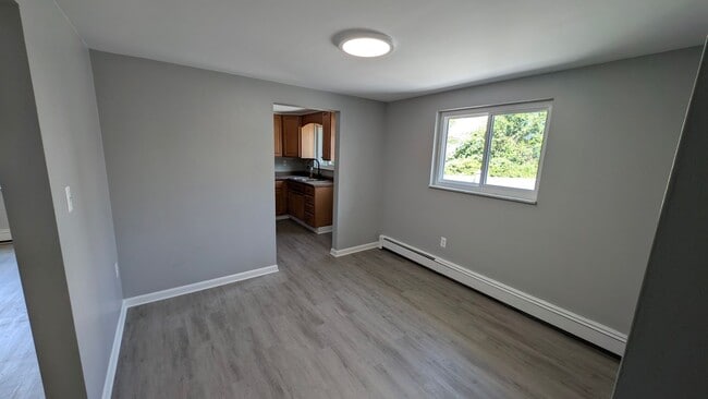 Building Photo - Whitaker / Homestead - 2 BR Single Family, Large Fenced Yard, Garage