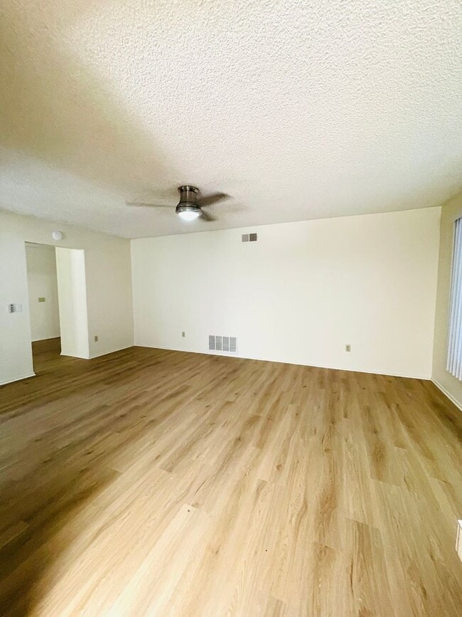 Building Photo - charming 3-bedroom, 2-bathroom home nestle...