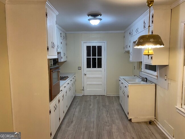 Building Photo - 374 E Monroe Ave