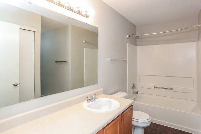 Building Photo - 9170 Amberleigh Dr