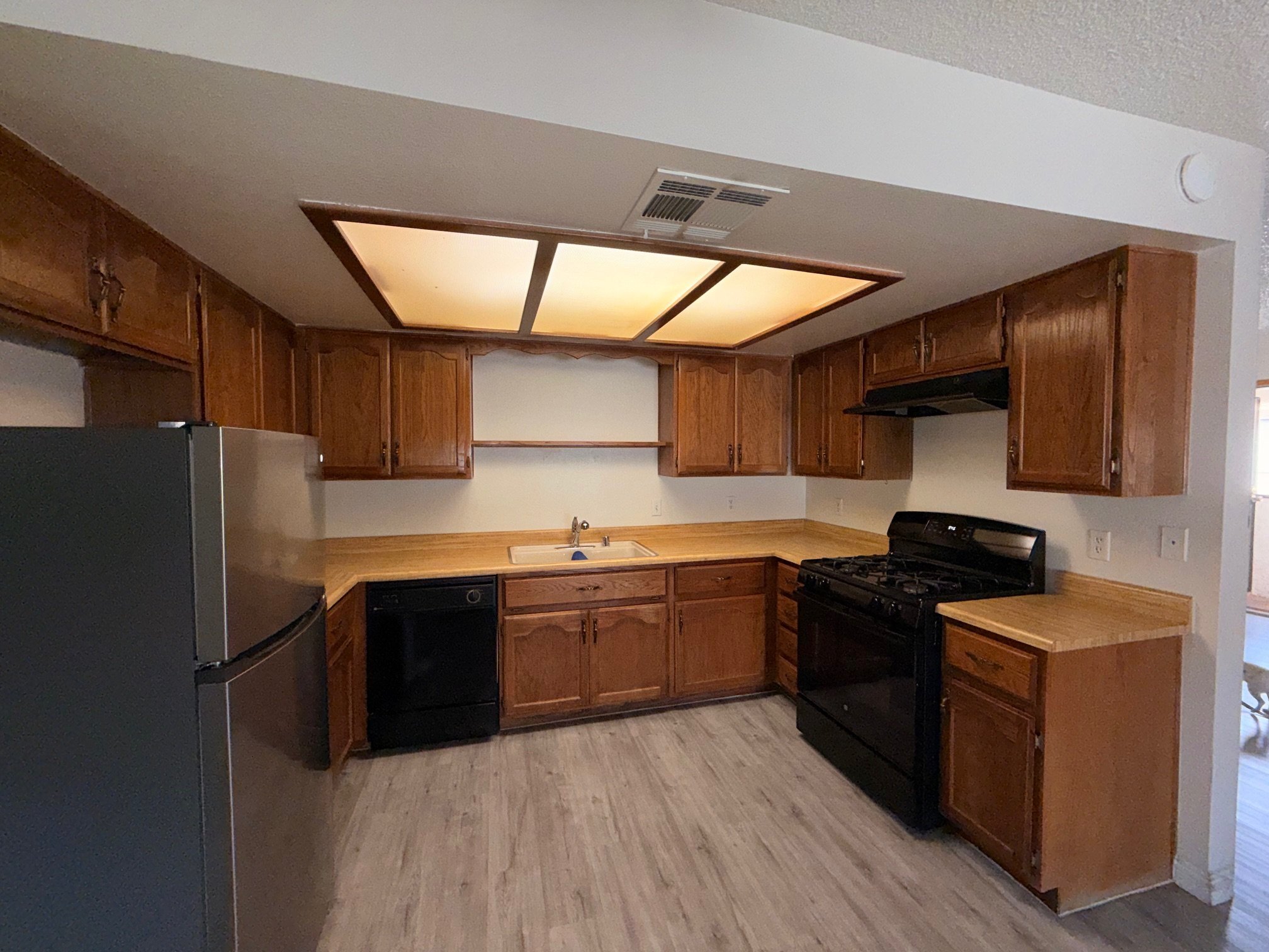 Building Photo - 6687 W Tropicana Ave