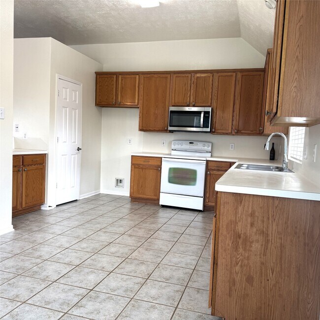 Building Photo - 10023 Hickory Trail Ln