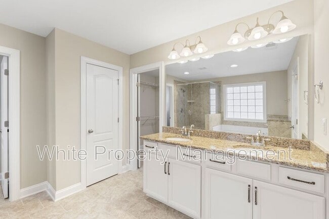 Building Photo - 541 Daventry Ct