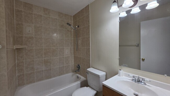 Building Photo - 7200 SW 42nd Pl