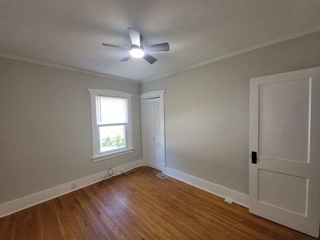 Building Photo - 2 Bedroom, 1 Bath Home - Now Available for Rent!