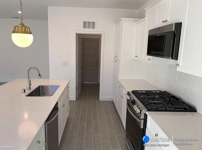 Building Photo - 3 br, 2 bath House - 965 Lester Ave