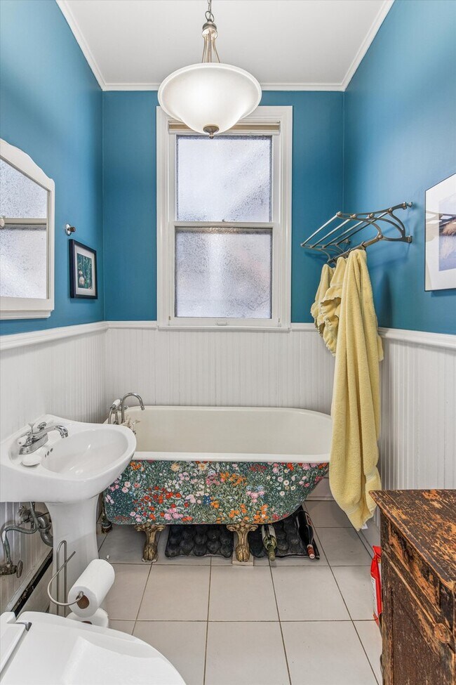 Building Photo - 3135 N Seminary Ave