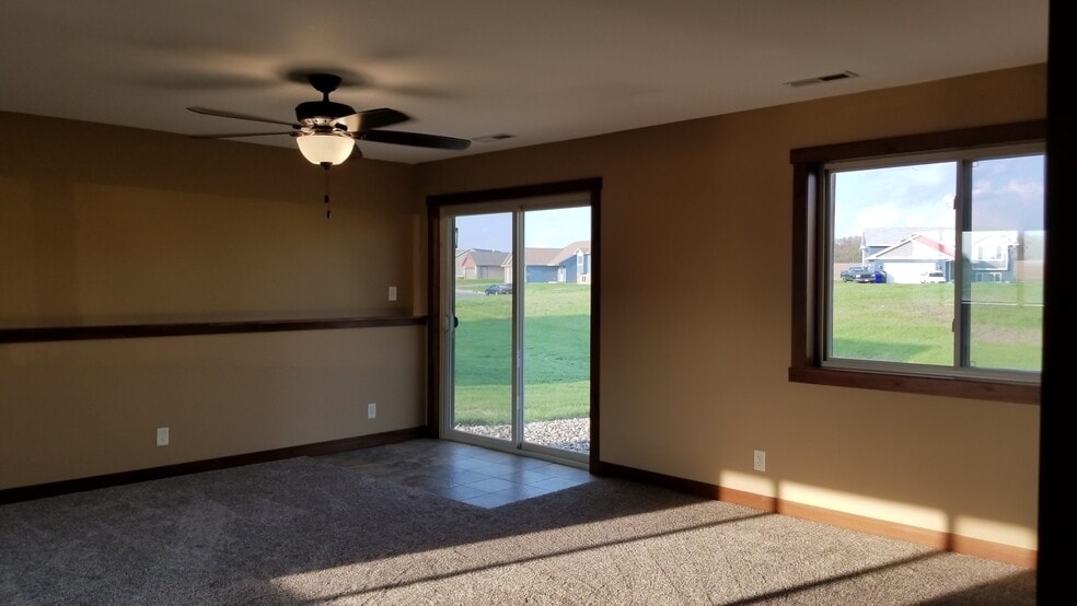 Building Photo - 244 Prairie Rd