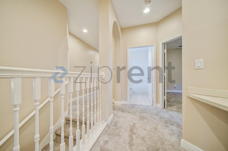 Building Photo - 5111 W Hyde Park Ct