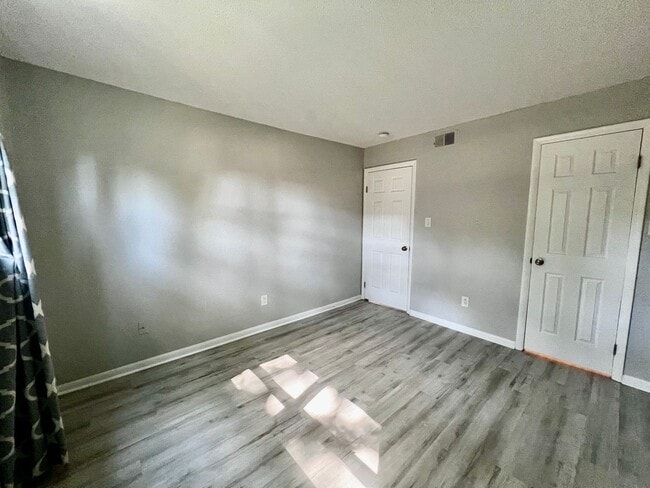 Building Photo - AMAZING 2 BED / 2 BATH CONDO – ONLY 8 BLOCKS FROM THE BEACH!