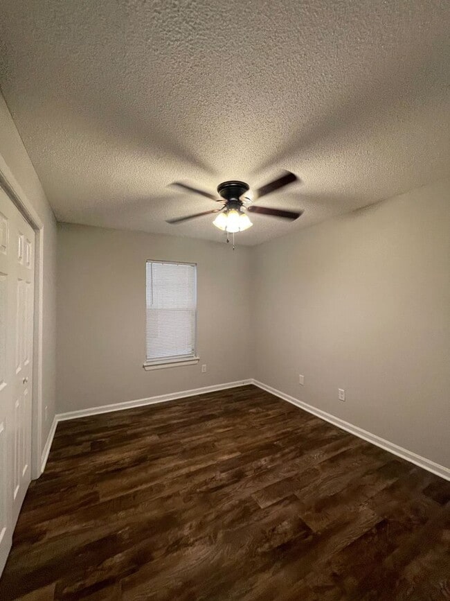 Building Photo - 103 Cedar Ct