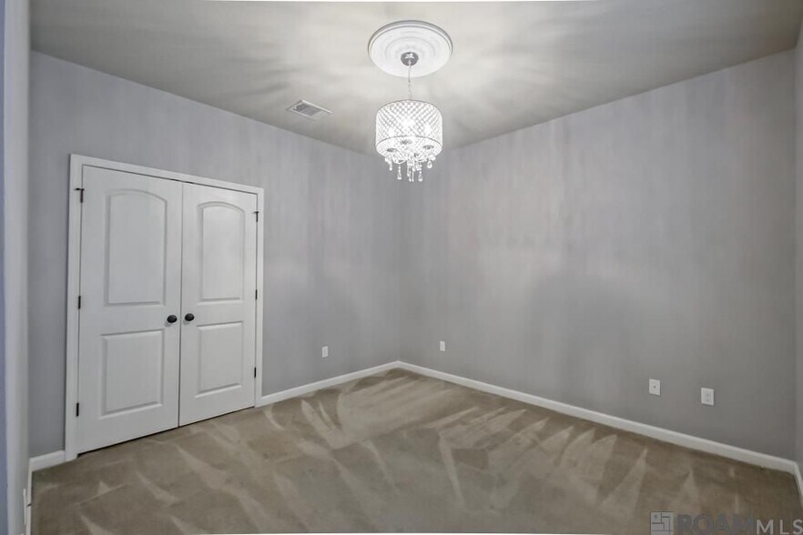 Building Photo - 641 Greenwich Dr