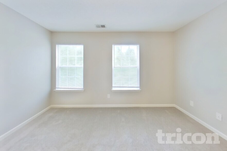 Building Photo - 324 Valley Heights Ln