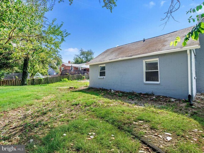 Building Photo - 4502 Elmwood Rd