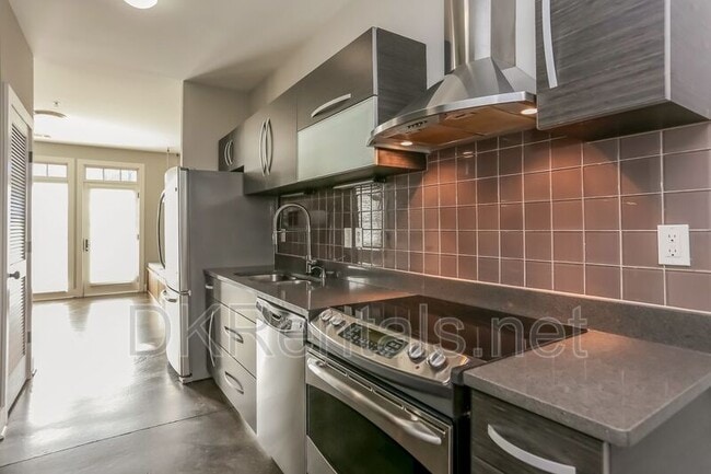 Building Photo - 1300 DeKalb Ave NE