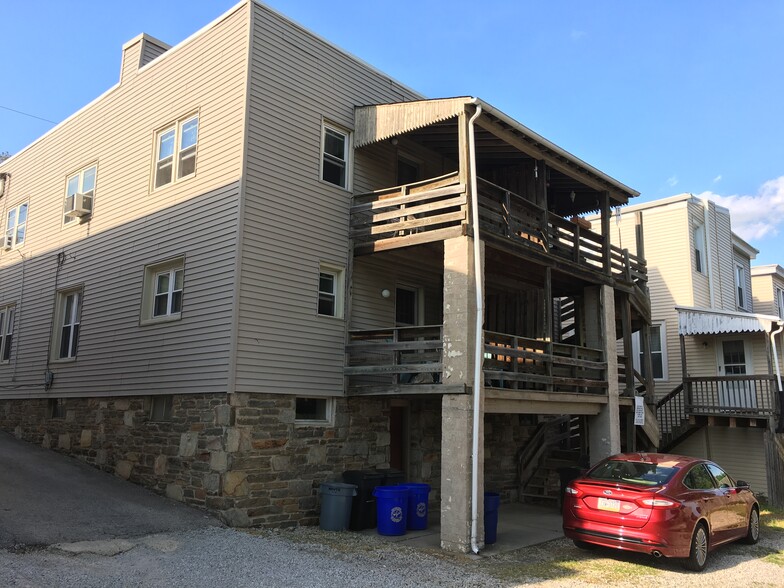 Outdoor deck - 227 E Hector St