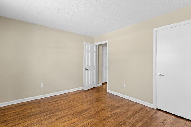 Building Photo - 2063 Inchcliff Rd