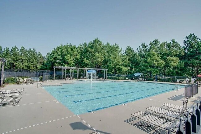Building Photo - 1504 Longmont Dr