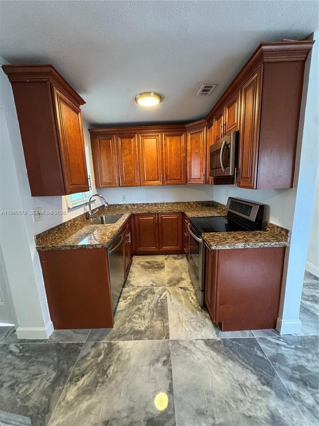 Building Photo - 2004 SW 57th Ave