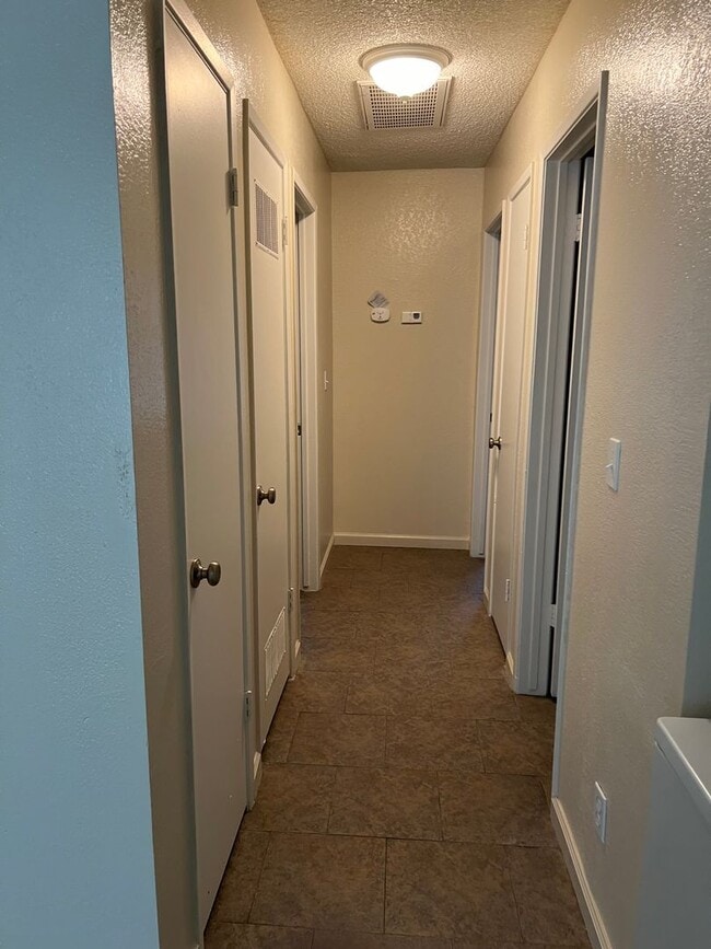 Building Photo - Apartment for rent