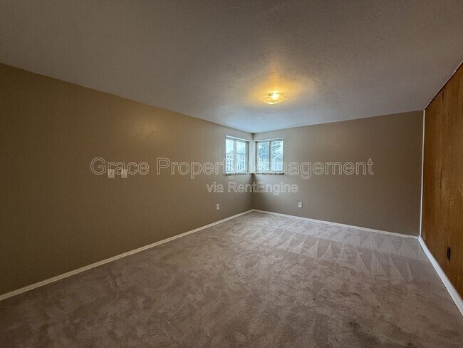 Building Photo - 3055 Carson St