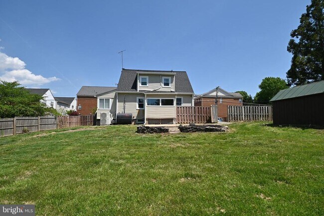Building Photo - 8422 Radford Ave
