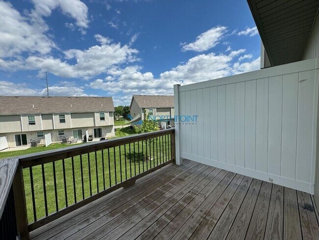Building Photo - 815 Raven Court