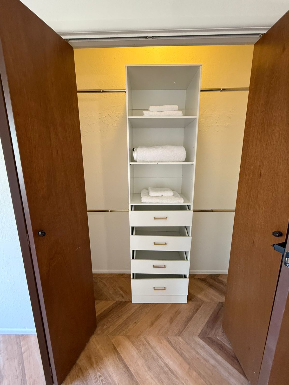 Building Photo - 1402 E Big Rock Rd