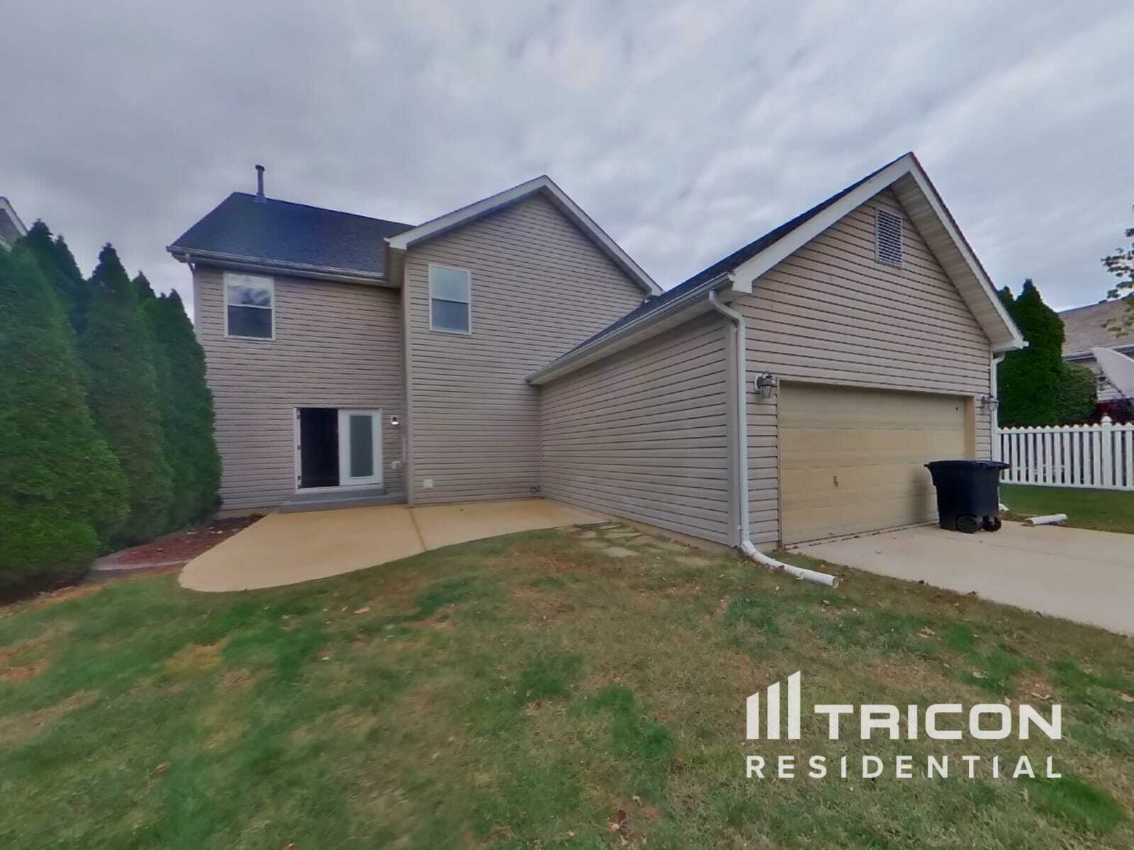 Building Photo - 621 Summer Stone Dr