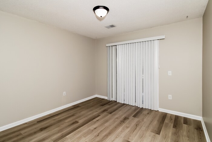 Building Photo - 213 Taylor Dr