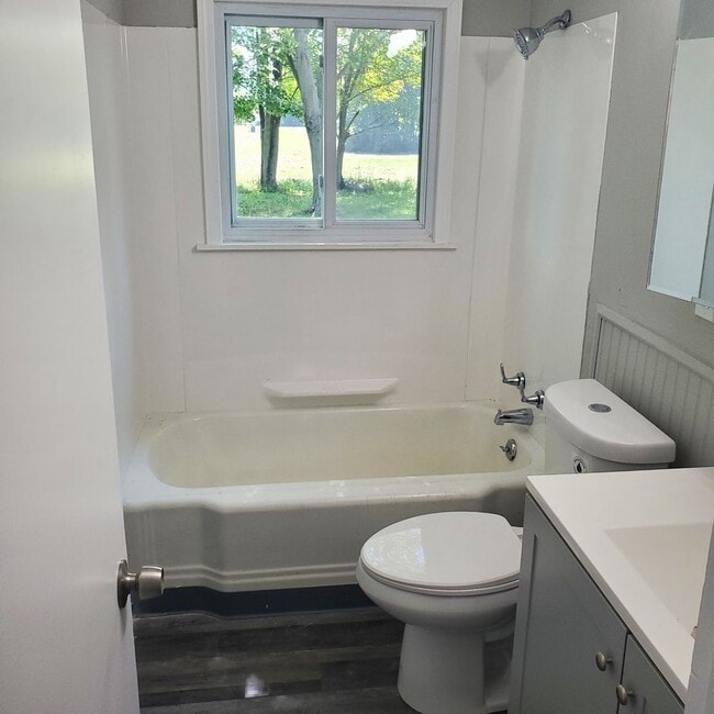 Building Photo - 4BDRM 1 1/2 BATH HOUSE FOR RENT