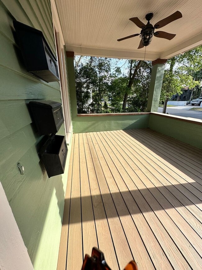 Building Photo - Downtown Fernandina Beach! Sunny 2 Story!