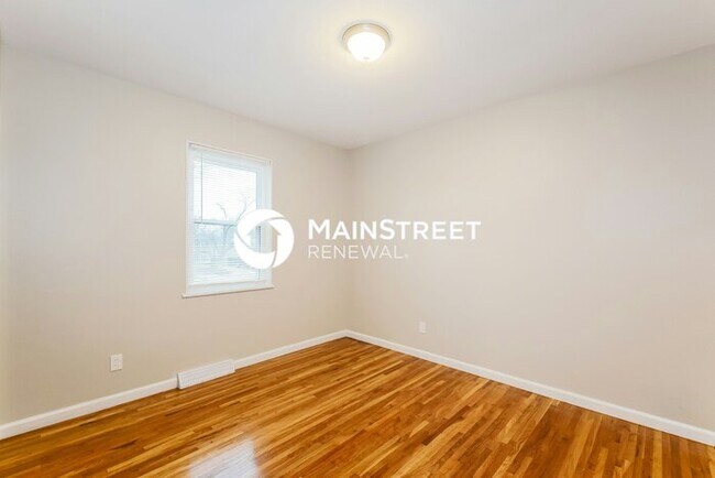 Building Photo - 3 Bedroom Pet-Friendly Home in ST CHARLES,...