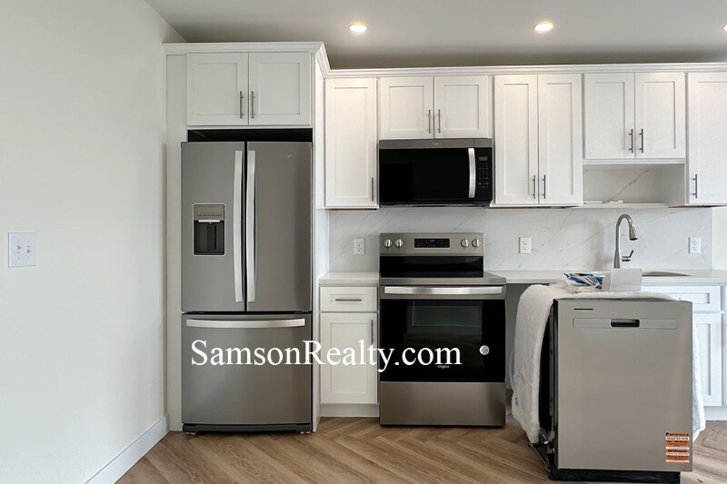 Building Photo - 381 Wickenden St