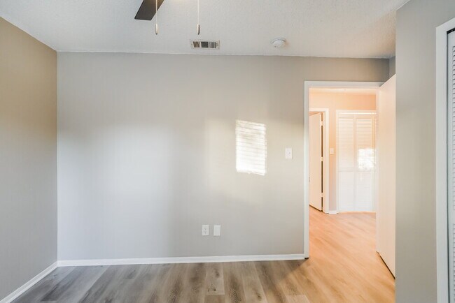 Building Photo - 1021 Wainright Dr